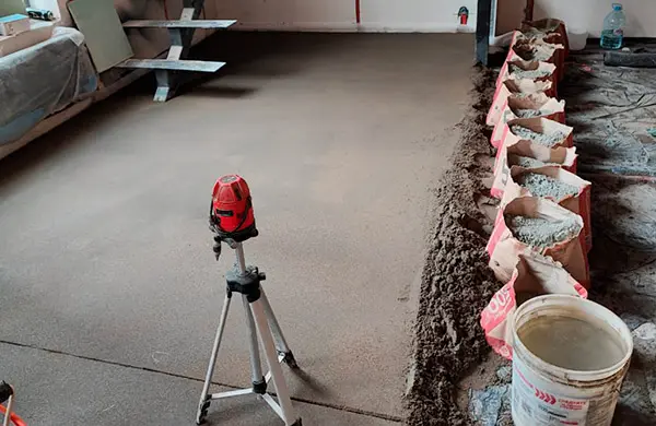 Механизированная стяжка — Наливной пол с применением механизации — фото